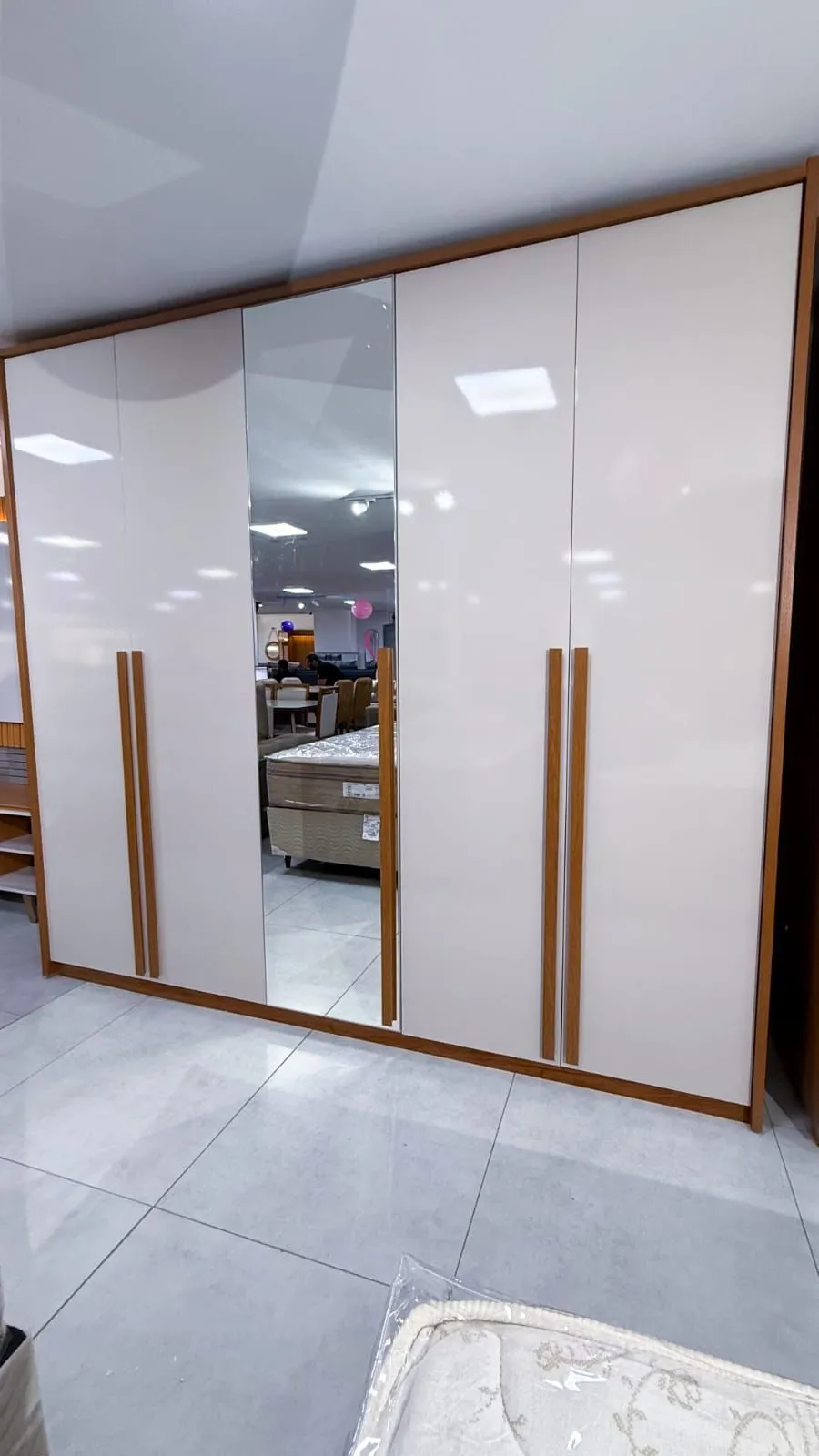 ROUPEIRO GELLY 100% MDF - 1