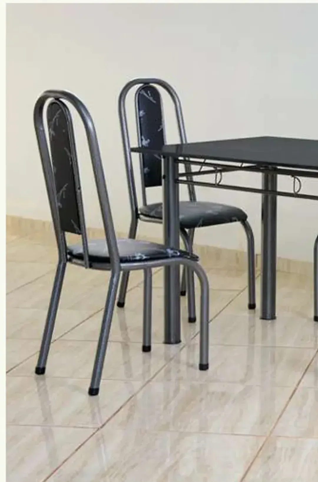 MESA RETANGULAR COM 4 CADEIRAS: 120 x 75 cm - 2
