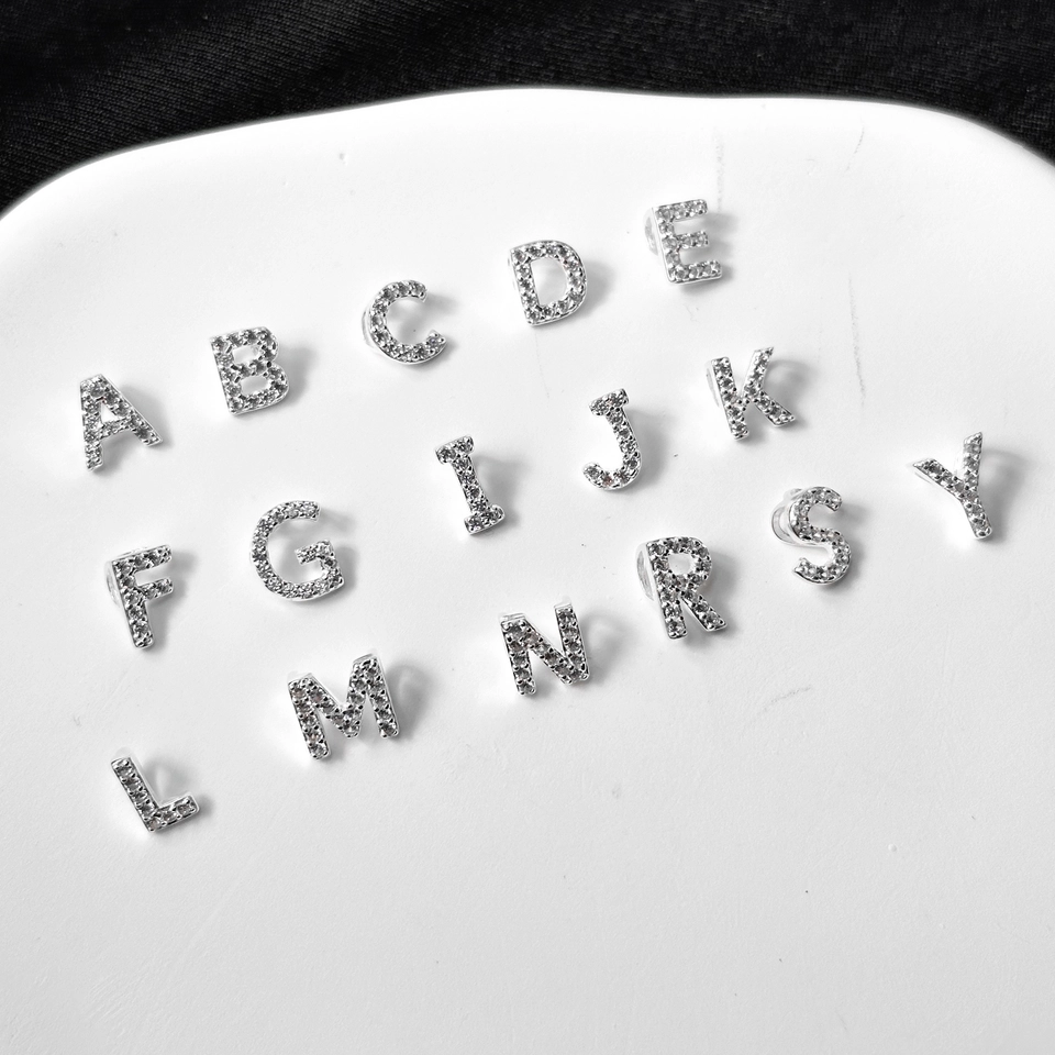 Colar Letra Inicial Cravejada - 7