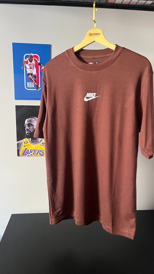 CAMISETA OVERSIZED NK BASIC MARROM - 1