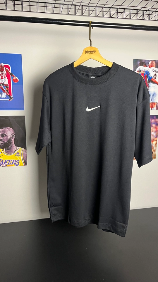 CAMISETA OVERSIZED NK BASIC BORDADO PRETA