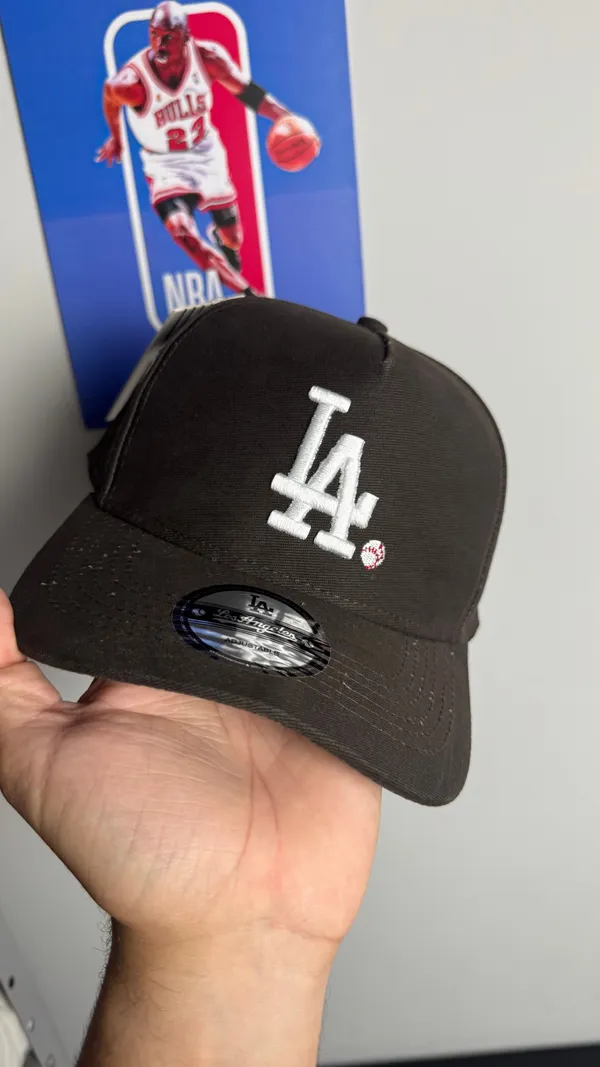 BONÉ LA MARROM DODGERS