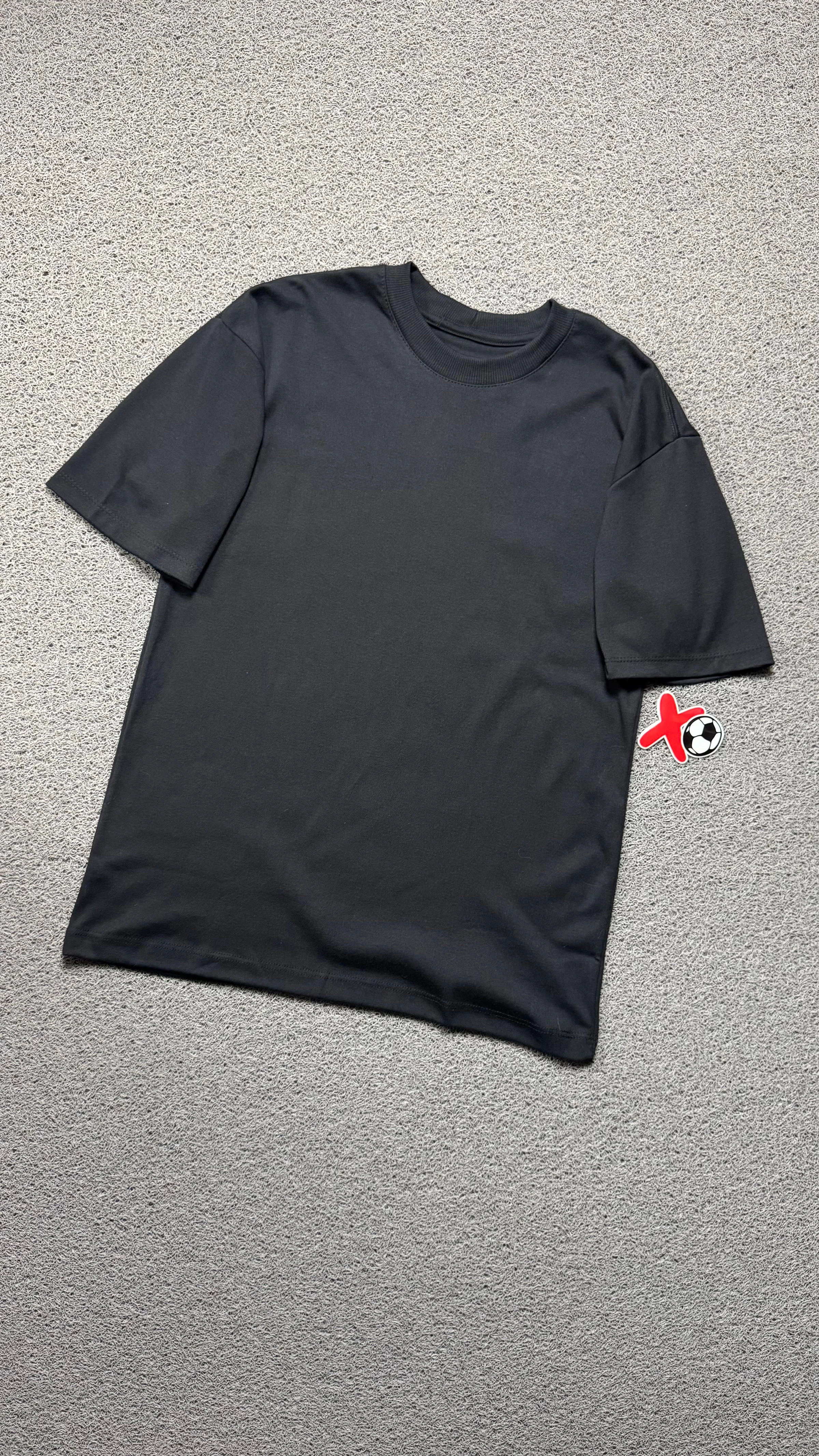 CAMISETA OVERSIZED PRETA LISA - 1