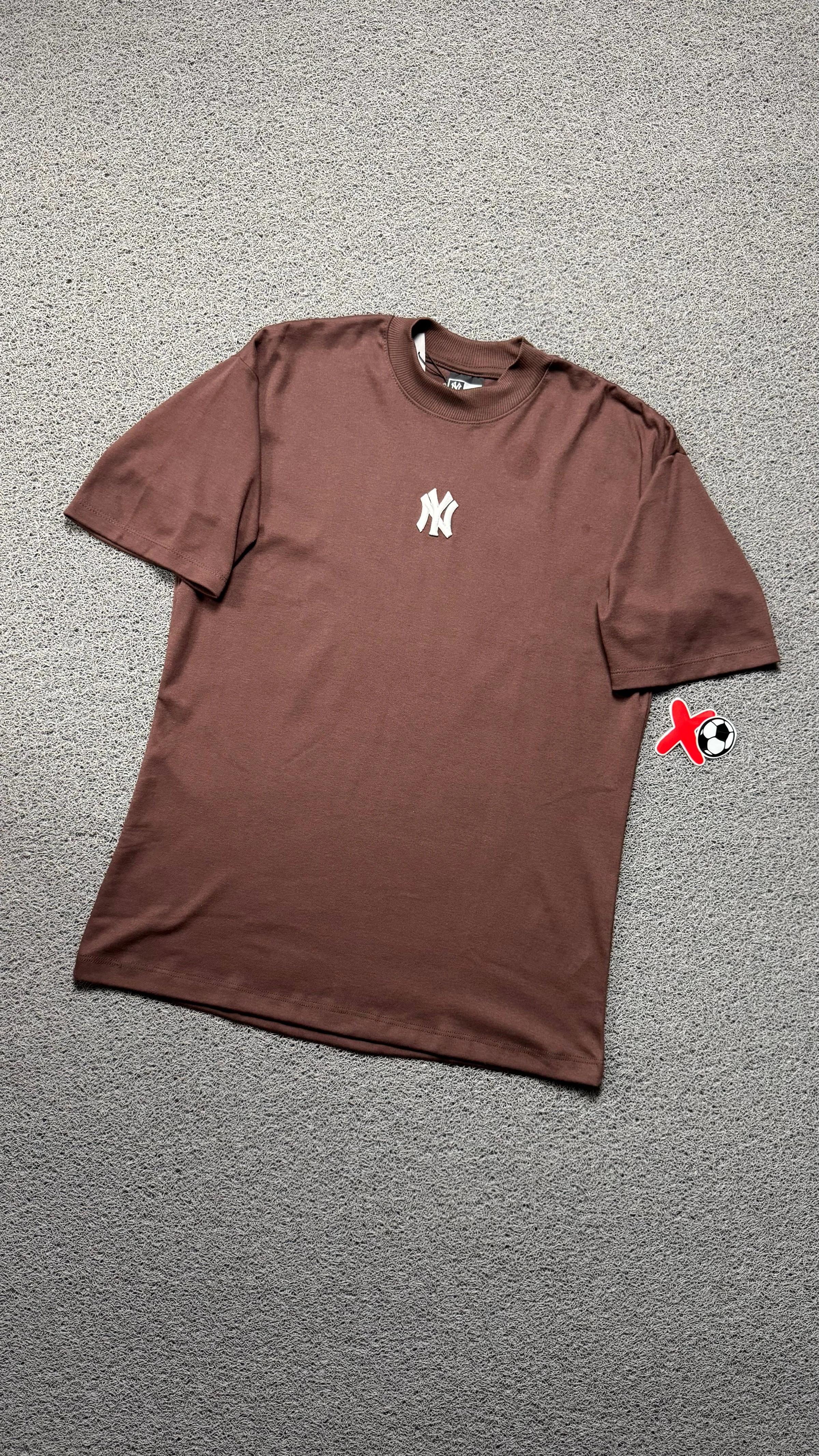 CAMISETA OVERSIZED NY BORDADA MARROM - 1