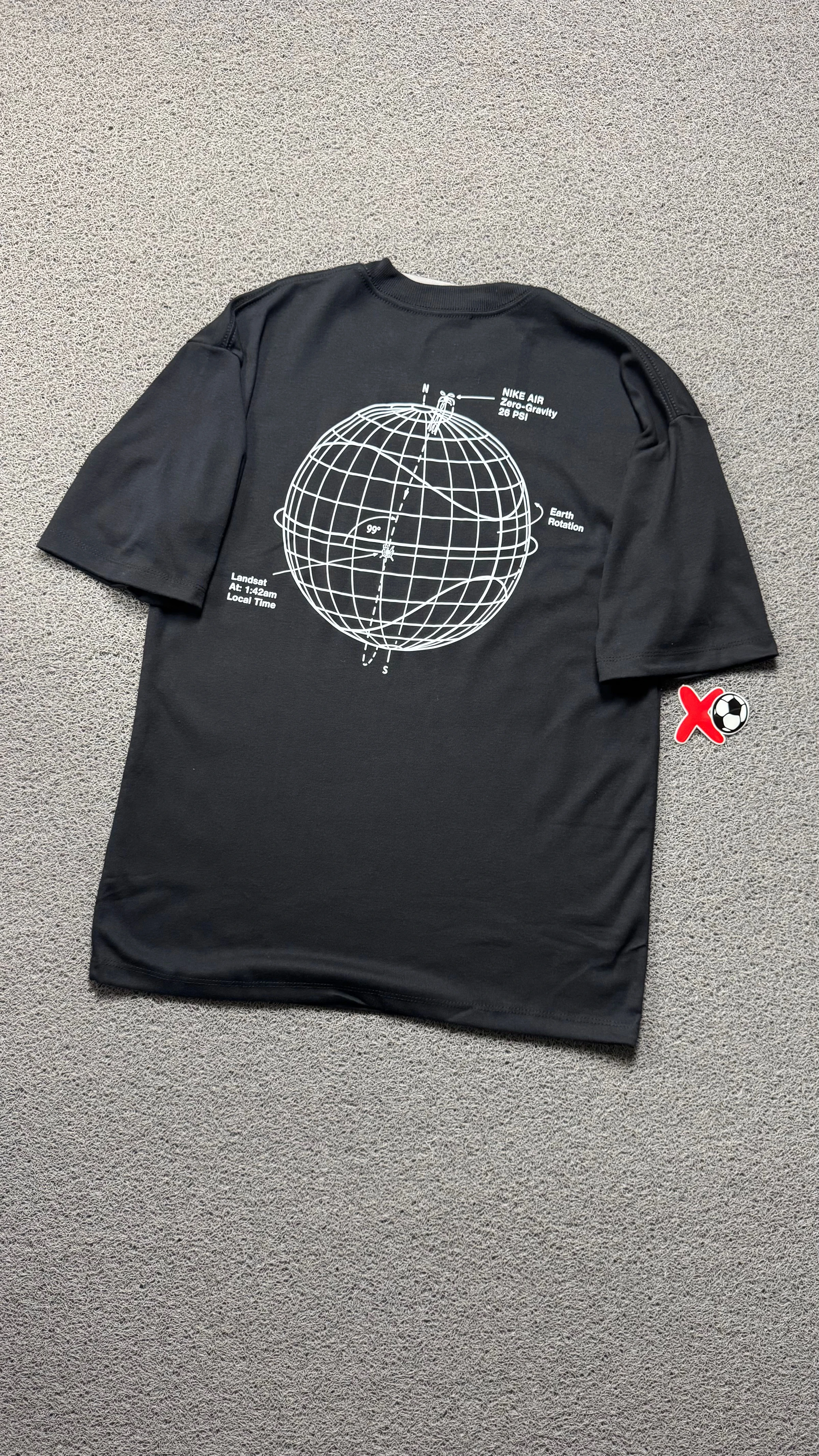 CAMISETA OVERSIZED NK WORLD PRETA - 1