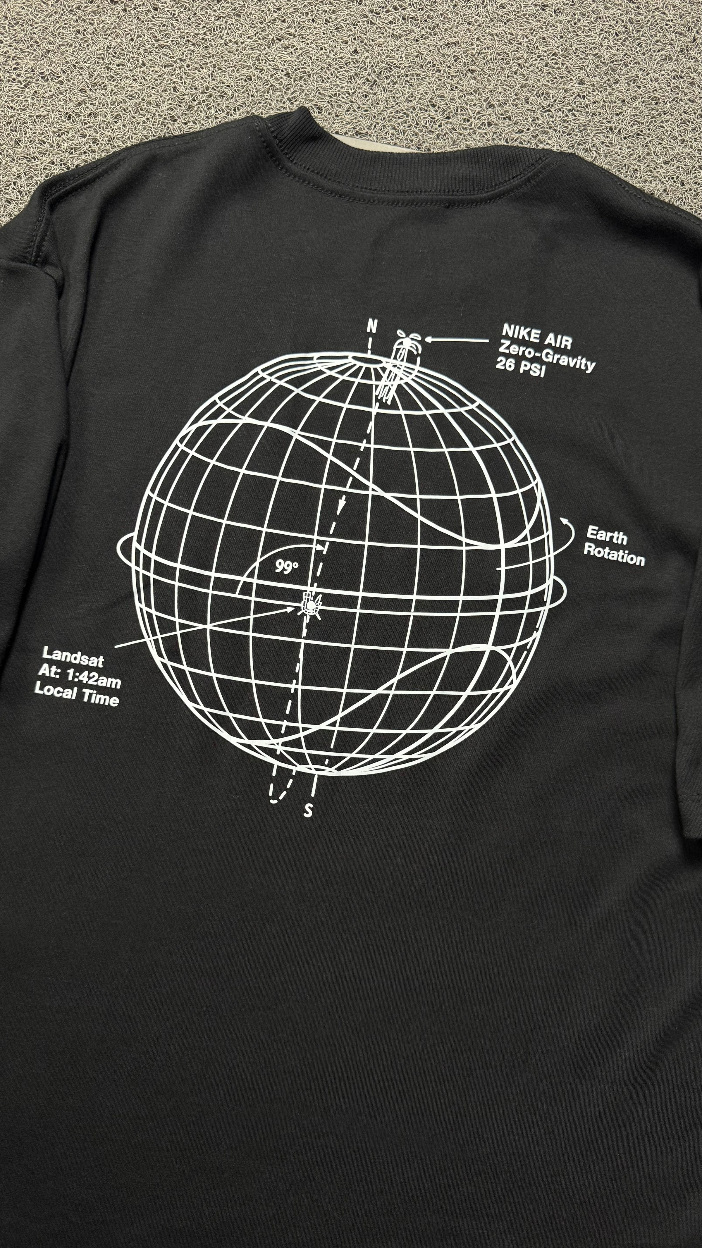 CAMISETA OVERSIZED NK WORLD PRETA - 2