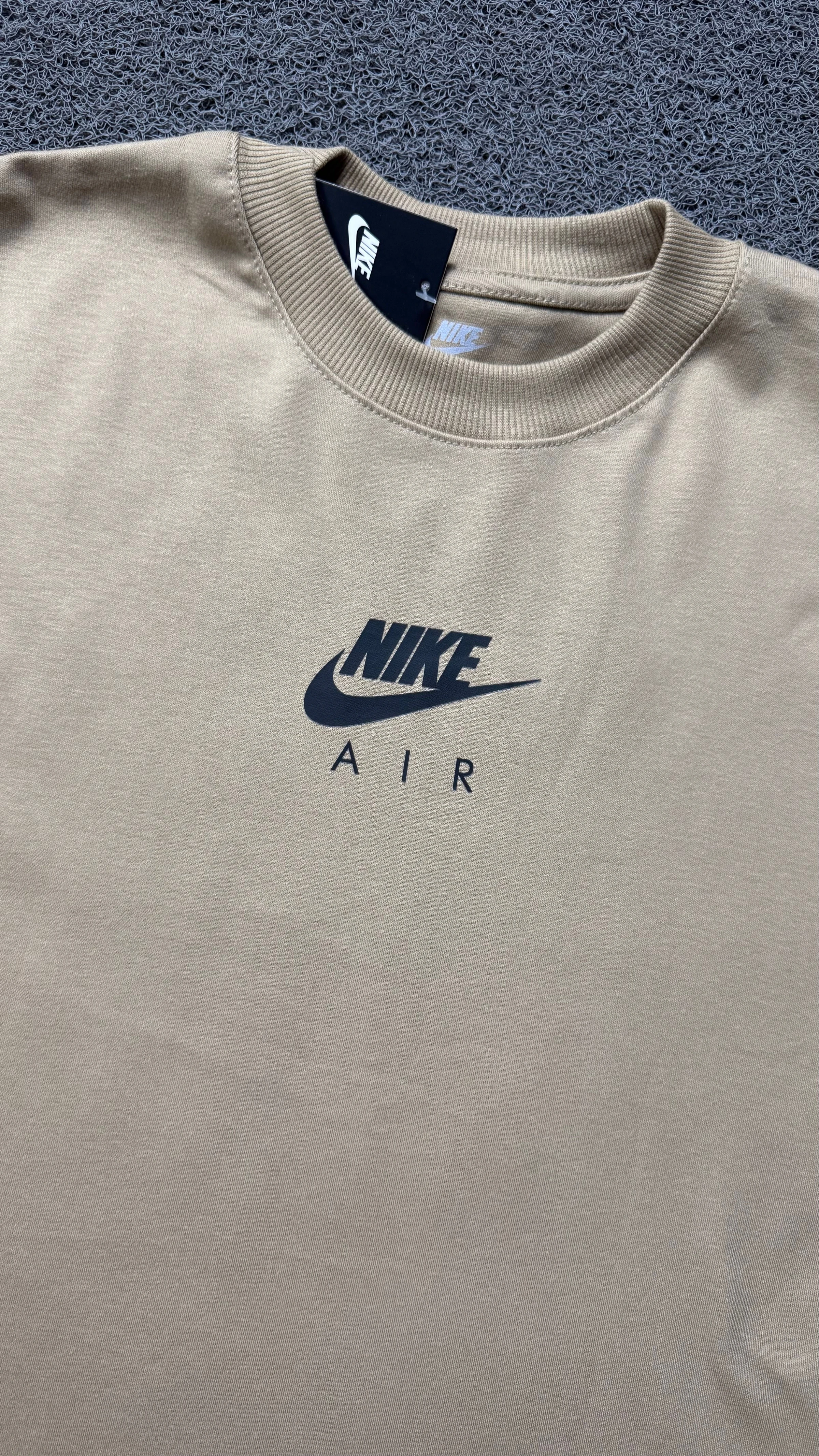 CAMISETA OVERSIZED NK WORLD BEGE - 4