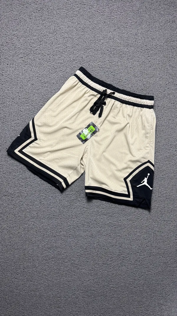 SHORTS NBA JORDAN BEGE PRETO