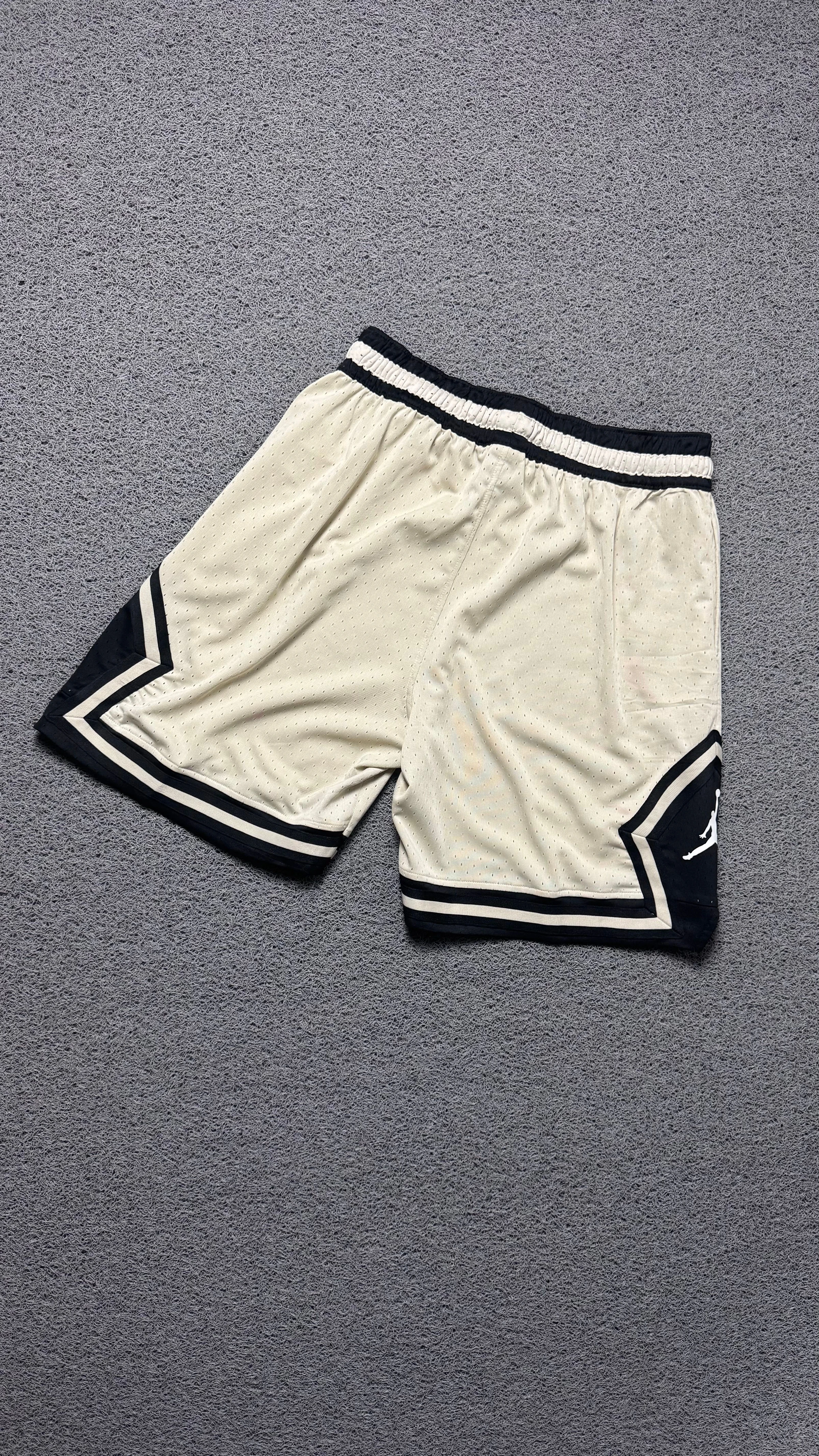 SHORTS NBA JORDAN BEGE PRETO - 4
