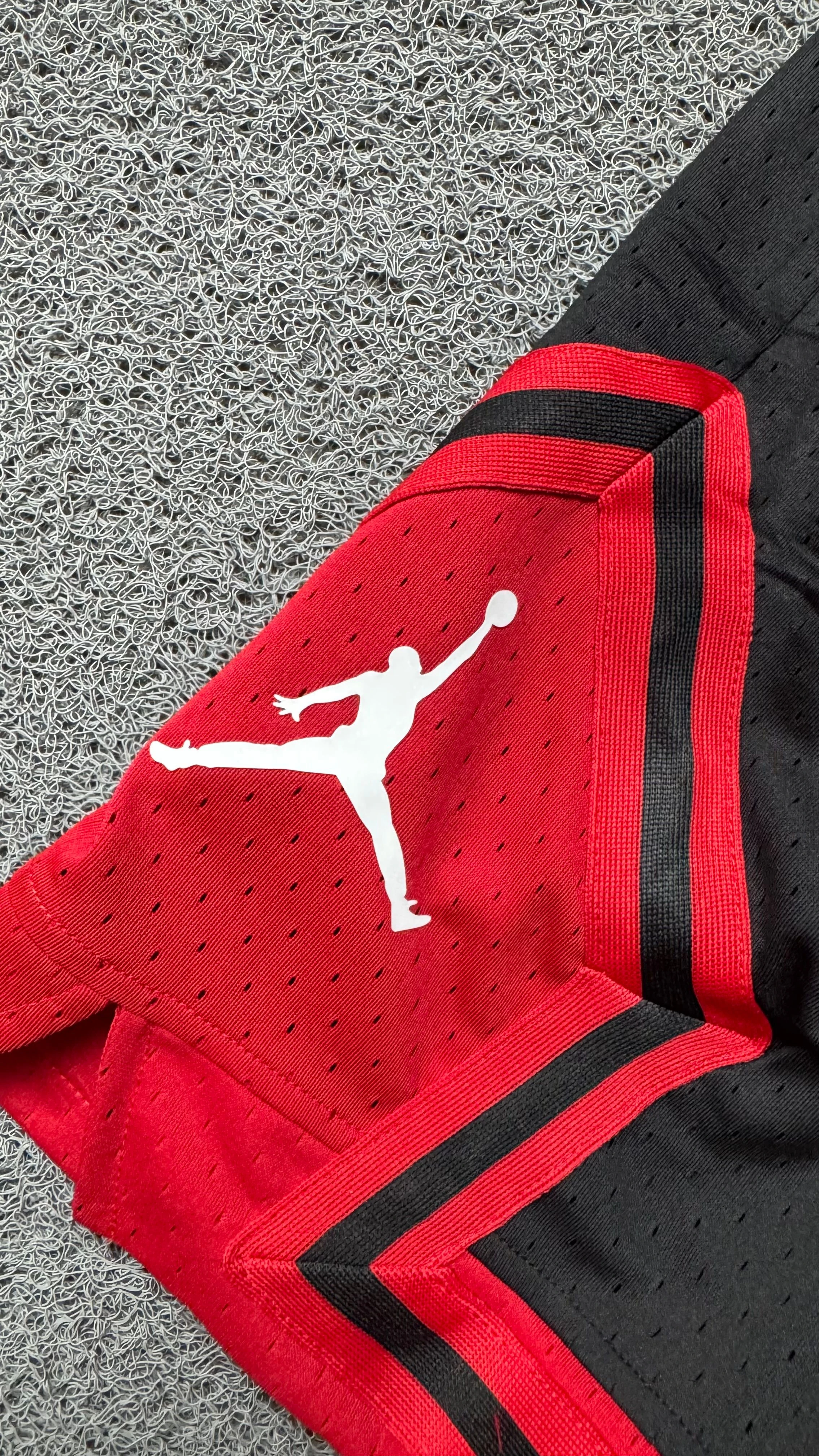 SHORTS NBA JORDAN PRETO VERMELHO VERDE - 3