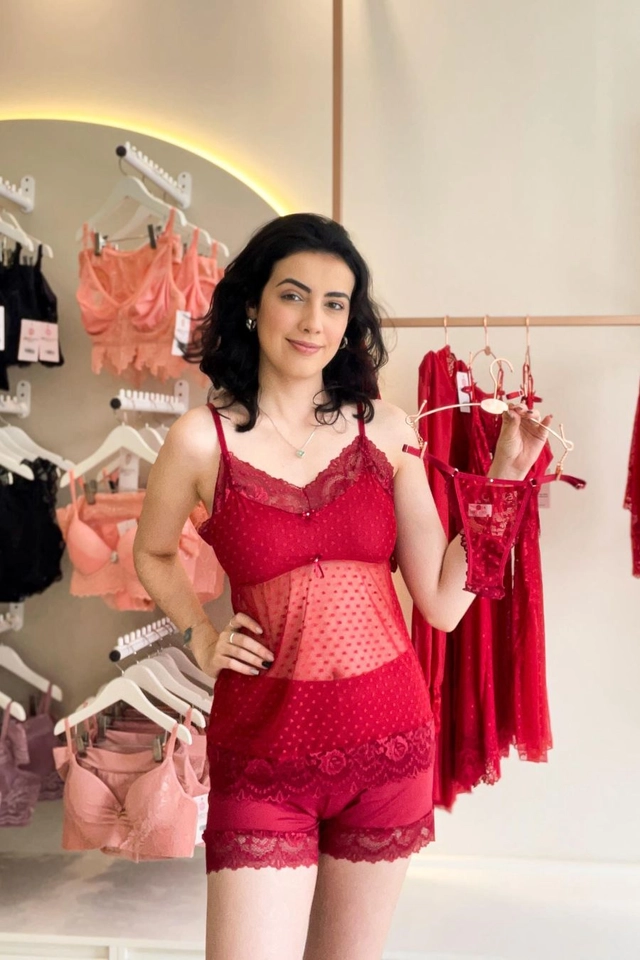 Pijama Malú 3 peças blusa e calcinha fio e tule poá em renda delicada e short em microfibra - imagem 1
