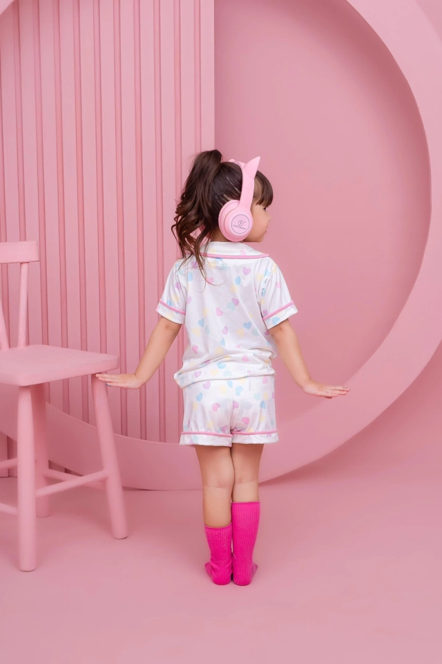 Pijama Americano Infantil Corações colors fd Branco  - imagem 3