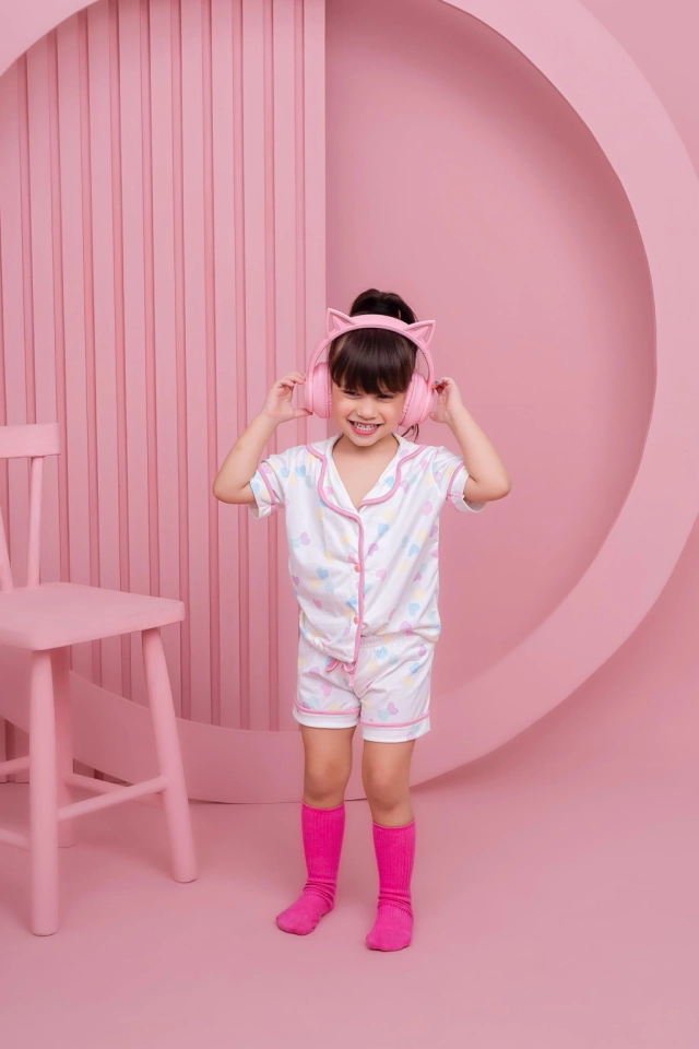 Pijama Americano Infantil Corações colors fd Branco  - imagem 2
