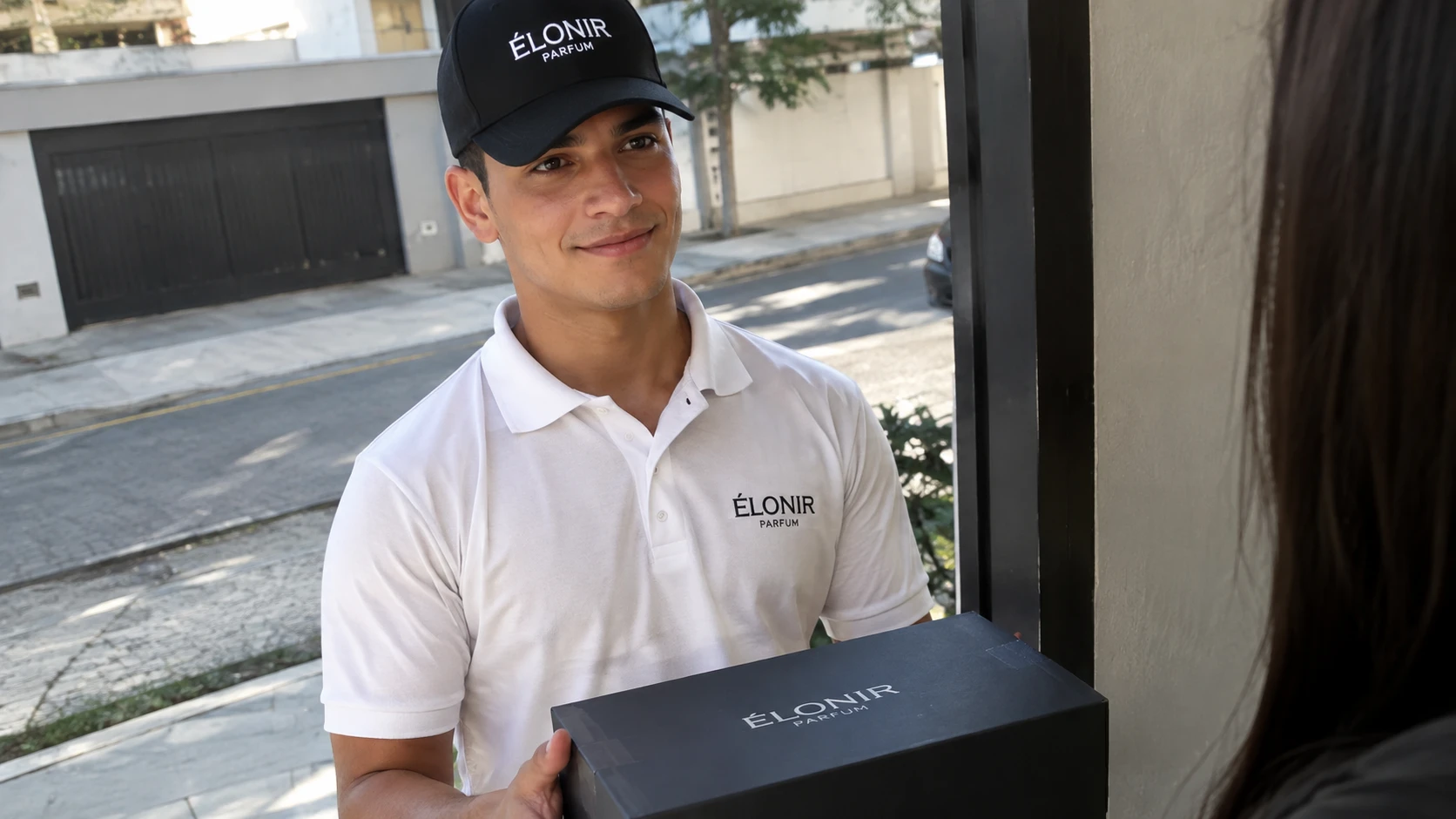 "A Melhor satisfação de um cliente é receber um bom produto dentro do prazo. e isso a ÉLONIR PARFUM faz muito bem!"