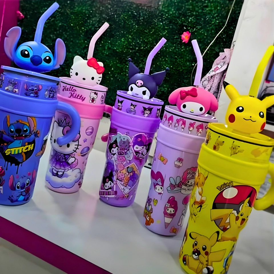 Copo Térmico 1200ml Inox com Canudo Personagens 3D Infantil – Stitch Hello Kitty Pikachu Kuromi - imagem 5