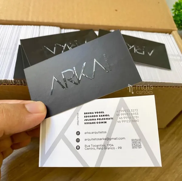 Cartão de Visita Fosco com Verniz Localizado 8,8x4,8cm