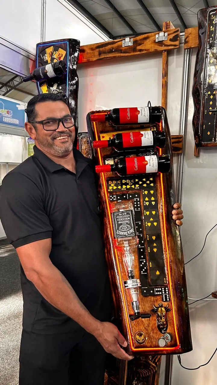 Adega Premium Design Baralho e Dominó com LED - 2