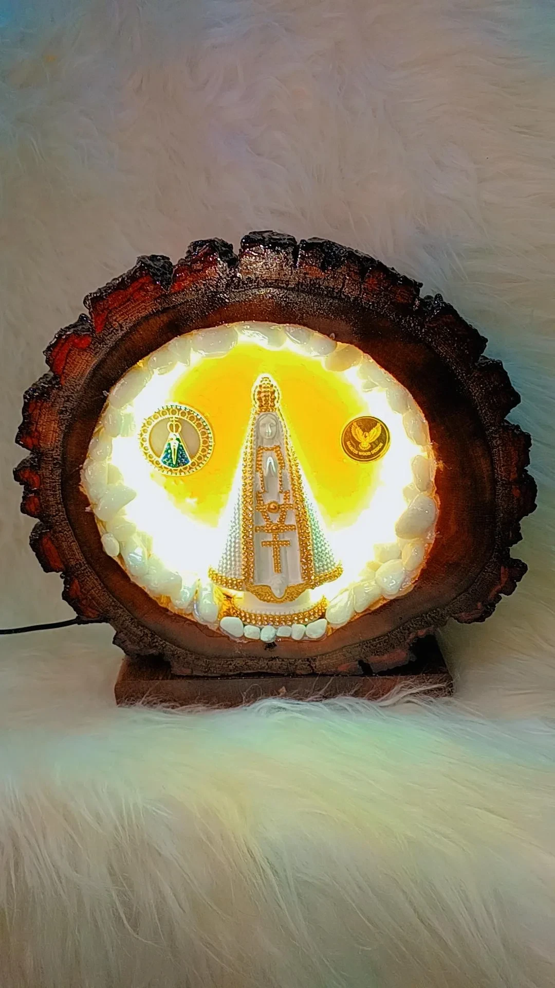 Santuário Rústico Nossa Senhora Aparecida  Fundo em Resina Amarela e LED Branco - 2