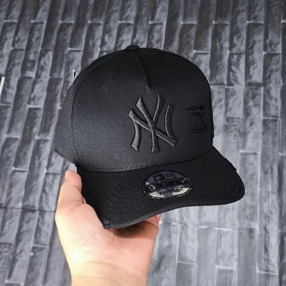 Boné New Era - Preto Rasgado  - 1