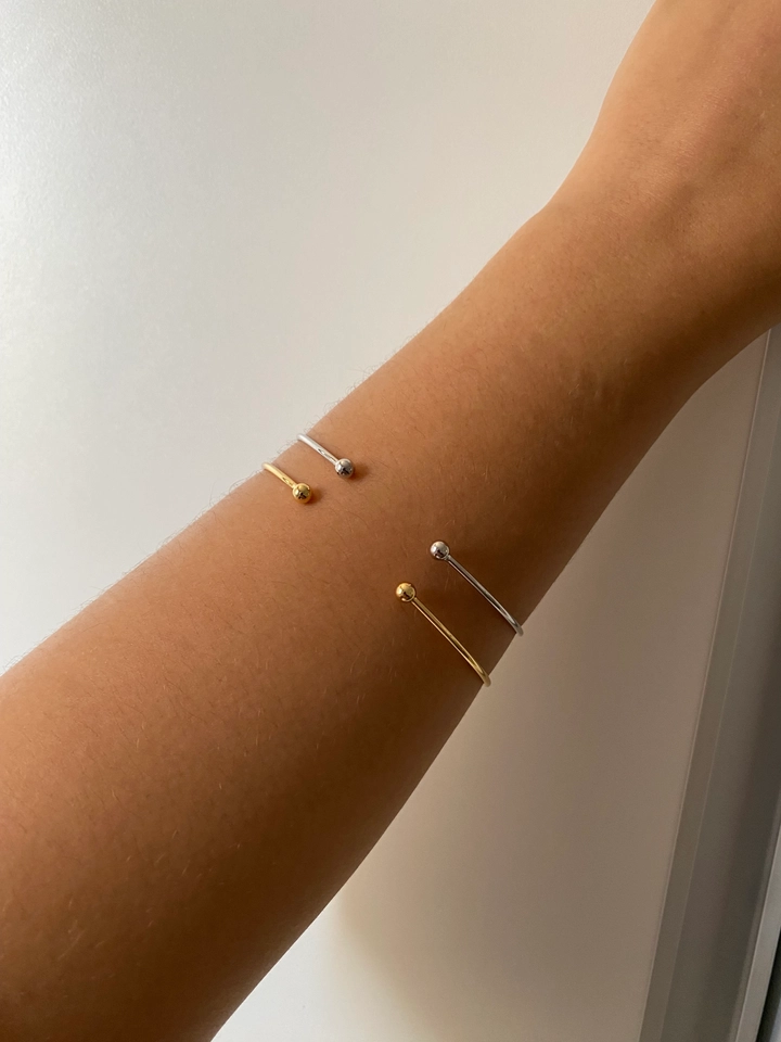 Bracelete Liso com Bolas Pequenas - 1