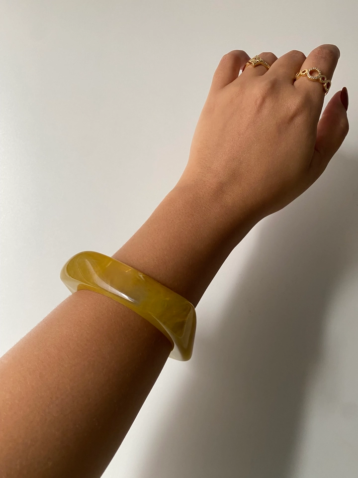 Bracelete Resinado Amarelo (Biju)