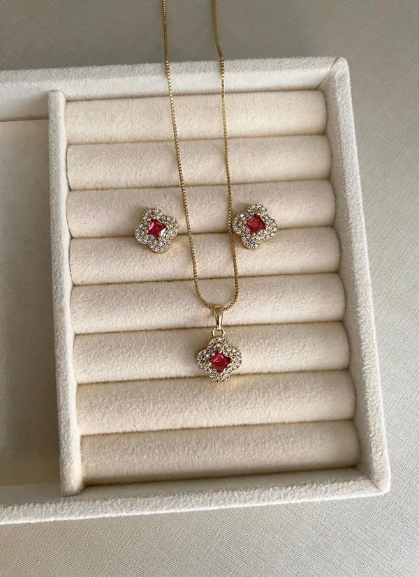 Conjunto Cravejado Flor Rosa