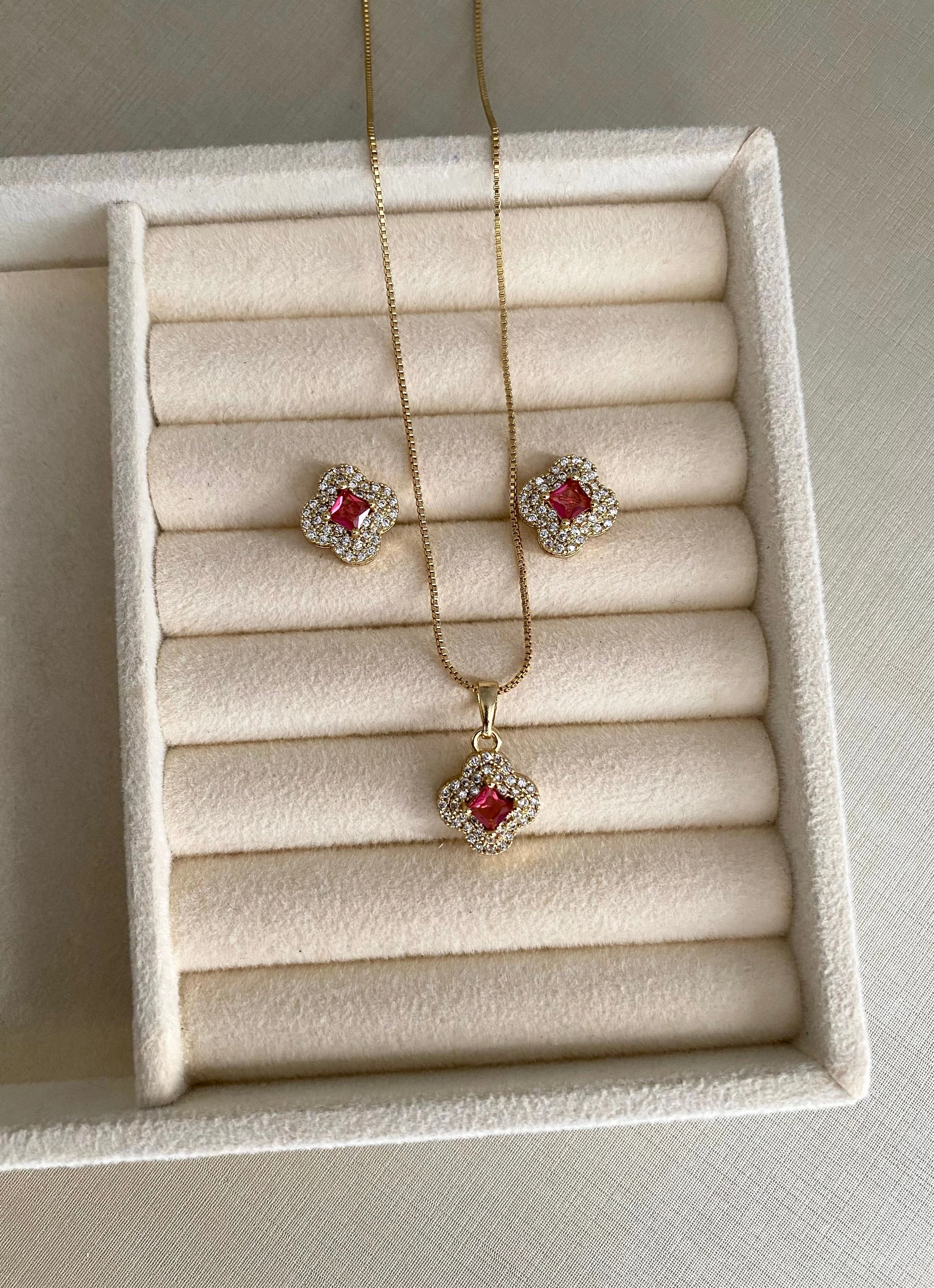 Conjunto Cravejado Flor Rosa - 1
