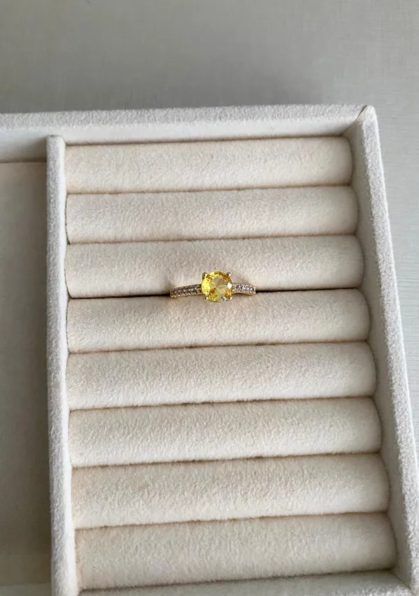 Anel Solitário Amarelo