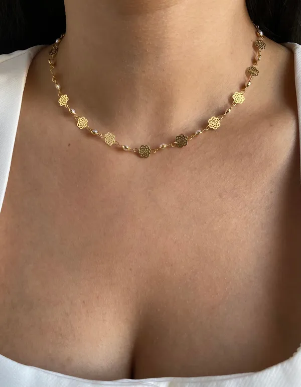 Choker Flor Vazada com Pérola