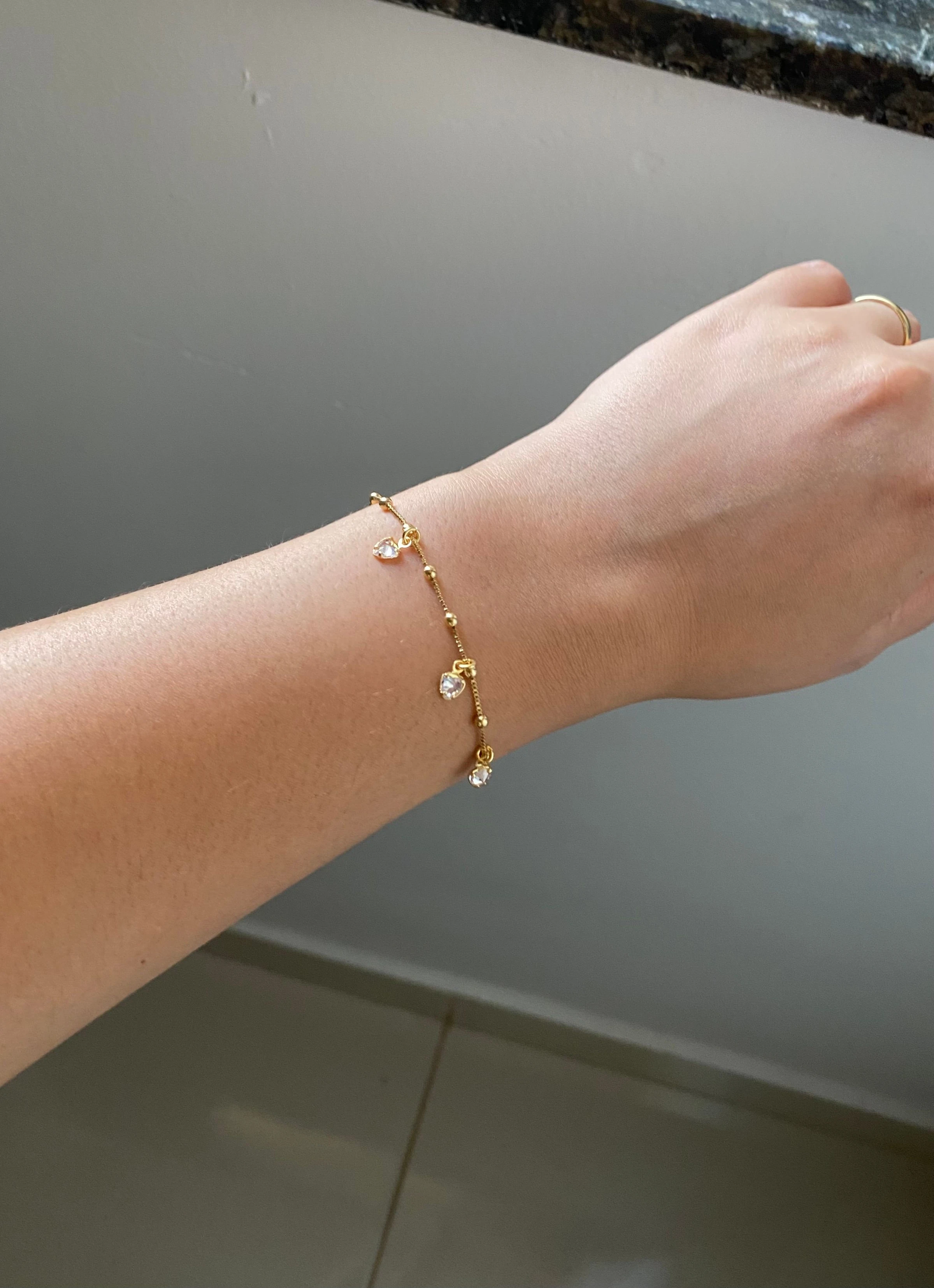 Pulseira Mini Bolas Alternadas com Coração Pendurado - 2