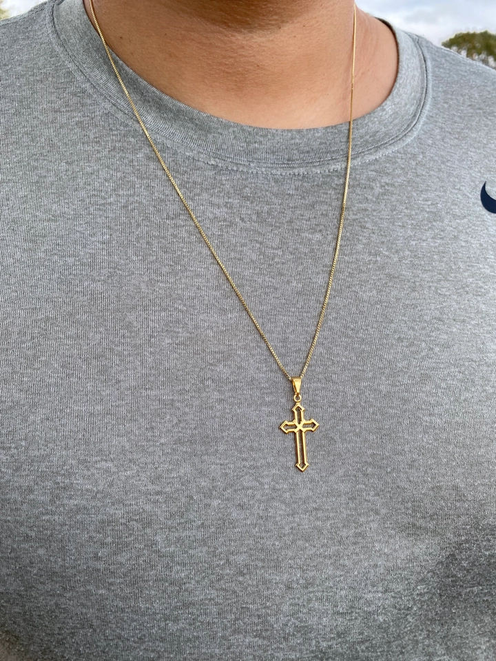 Colar com Crucifixo