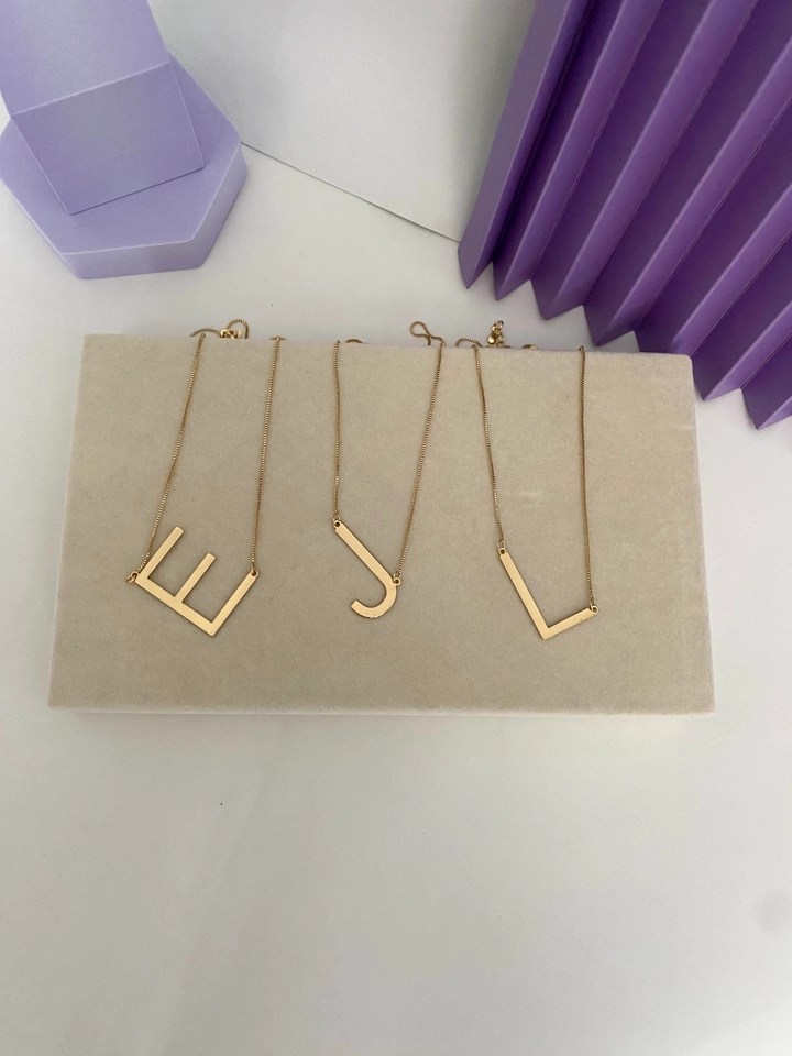 Colar com Inicial Transversal - 3