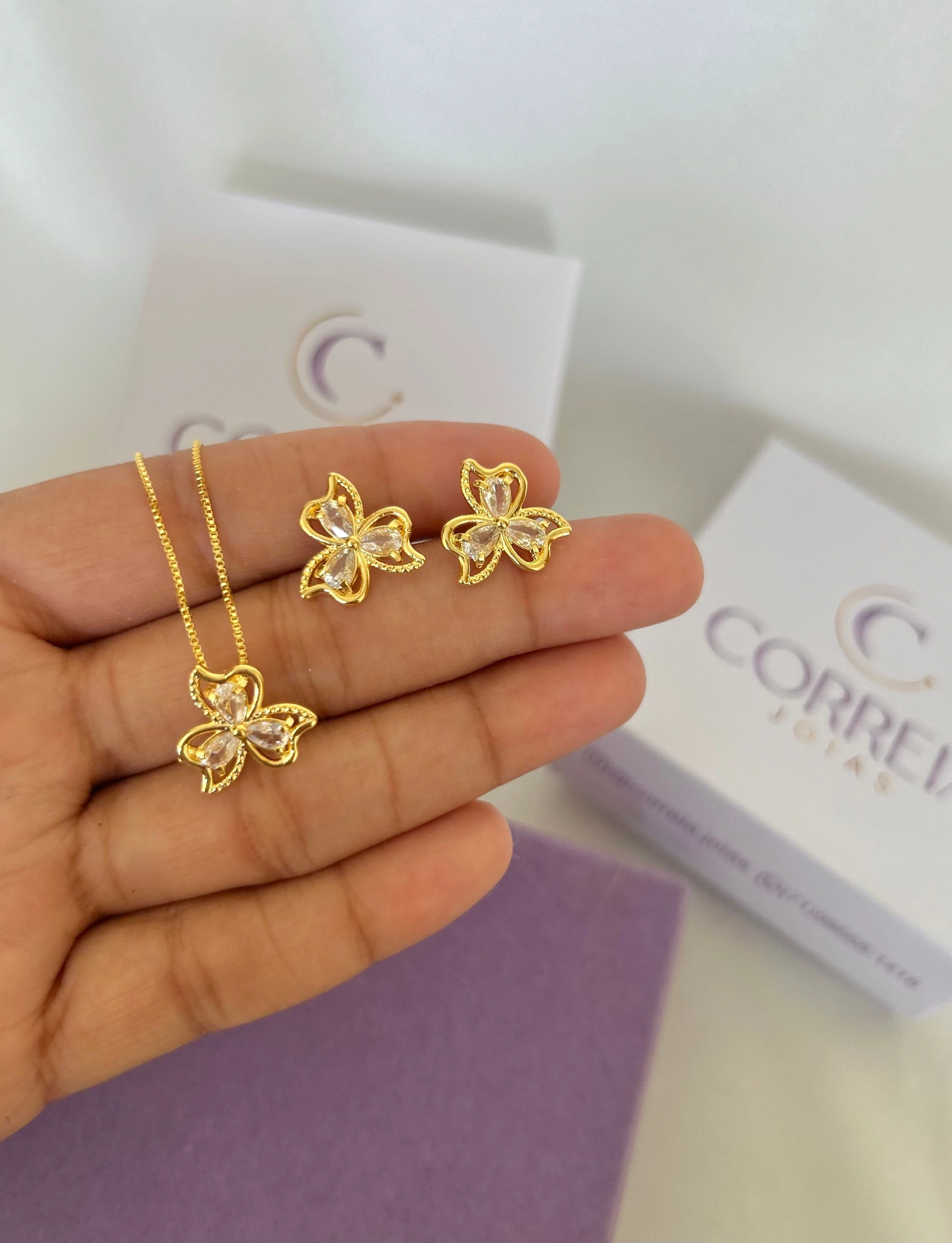 CONJUNTO FLOR COM ZIRCÔNIAS SEMIJOIA - 2