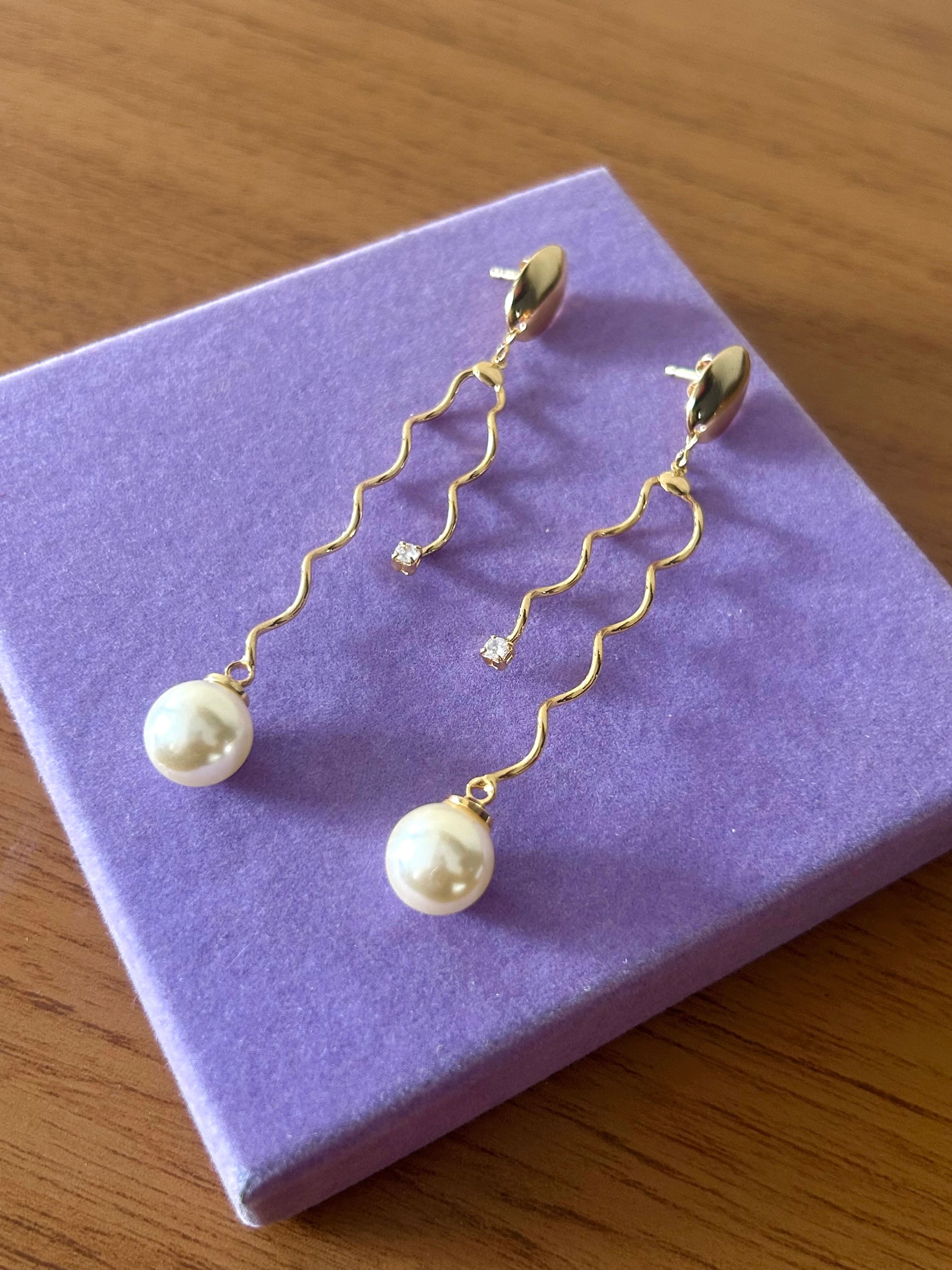 BRINCO LONGO FOLHEADO A OURO - 1