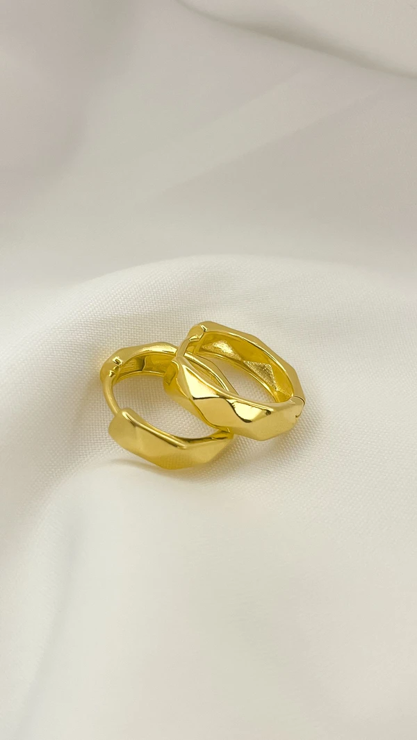Brinco Argolinha Prisma Ouro - imagem 1