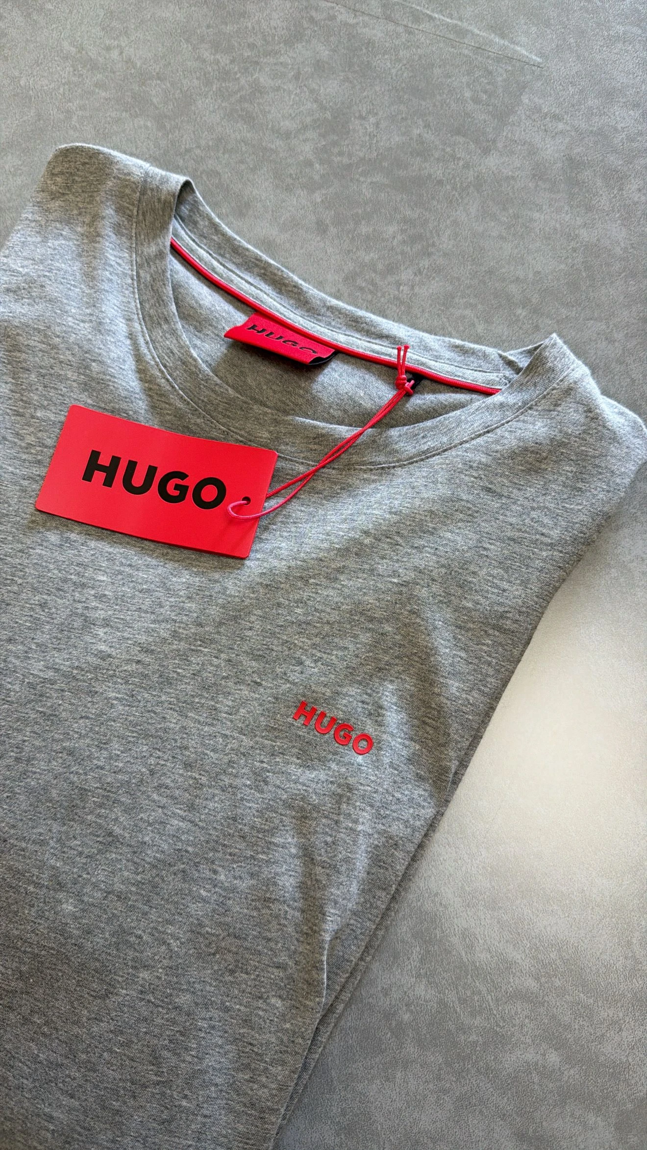 Camiseta hugo logo  - 2