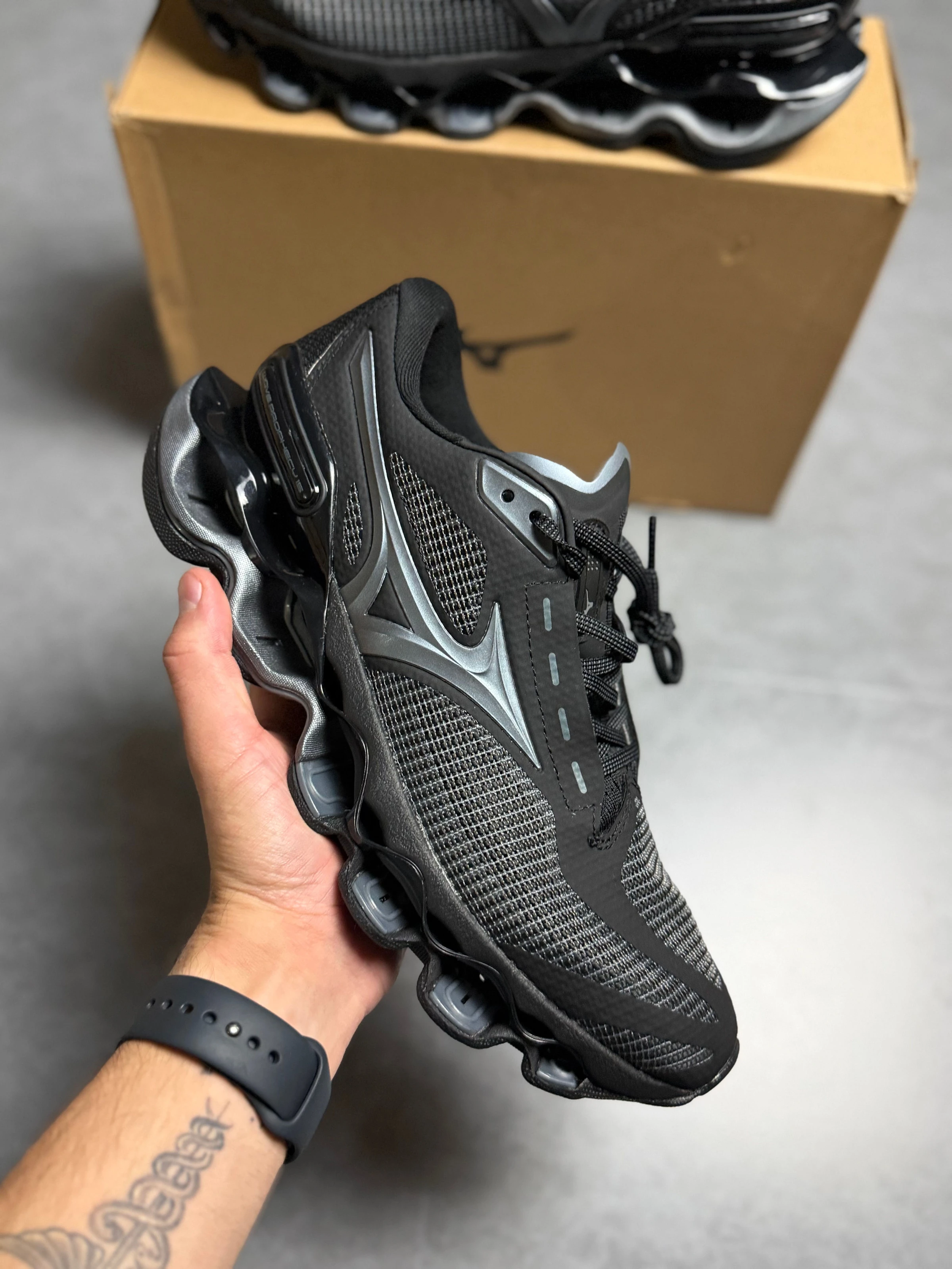 Mizuno prophecy 15 preto com prata  - 2