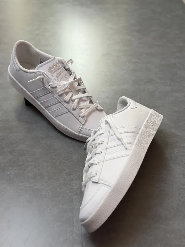 Tênis adidas “jump hook” 