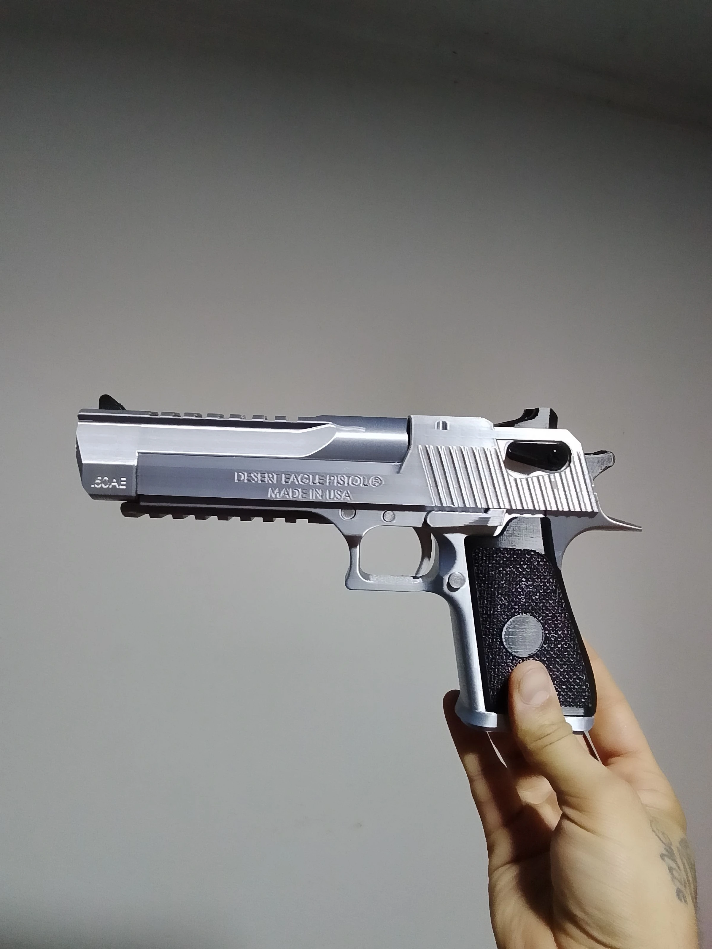 REPLICA DESERT EAGLE PARA CENÁRIO. - 3
