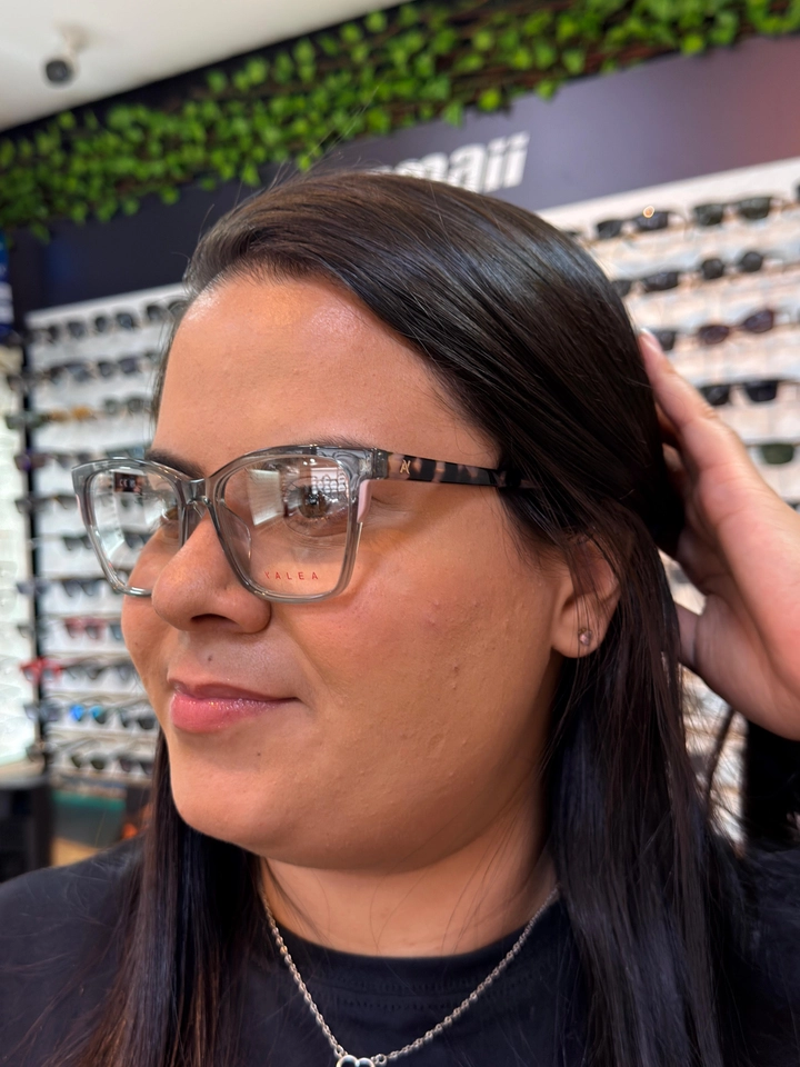 Armação Yalea Fumé – Elegância e Detalhes Fashionistas - 1