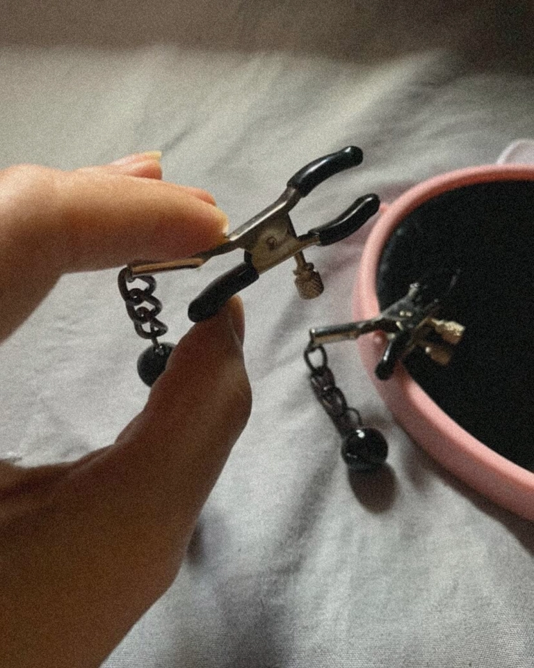 Grampos Para Seios Com Bolas De Ferro - 3