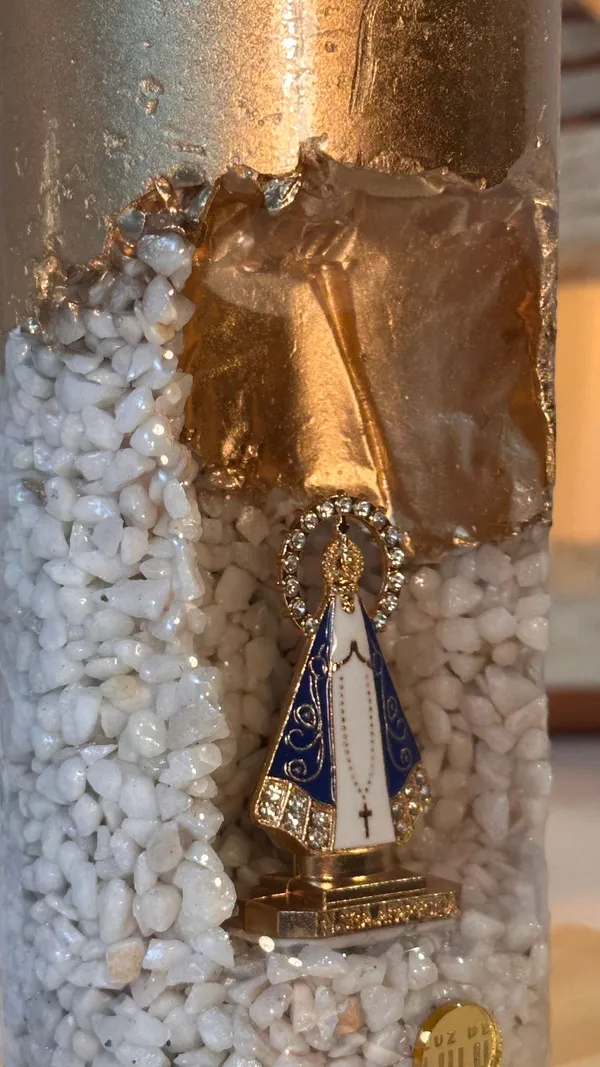 GRUTA DALOMITA NATURAL COM DOURADO  - imagem 3