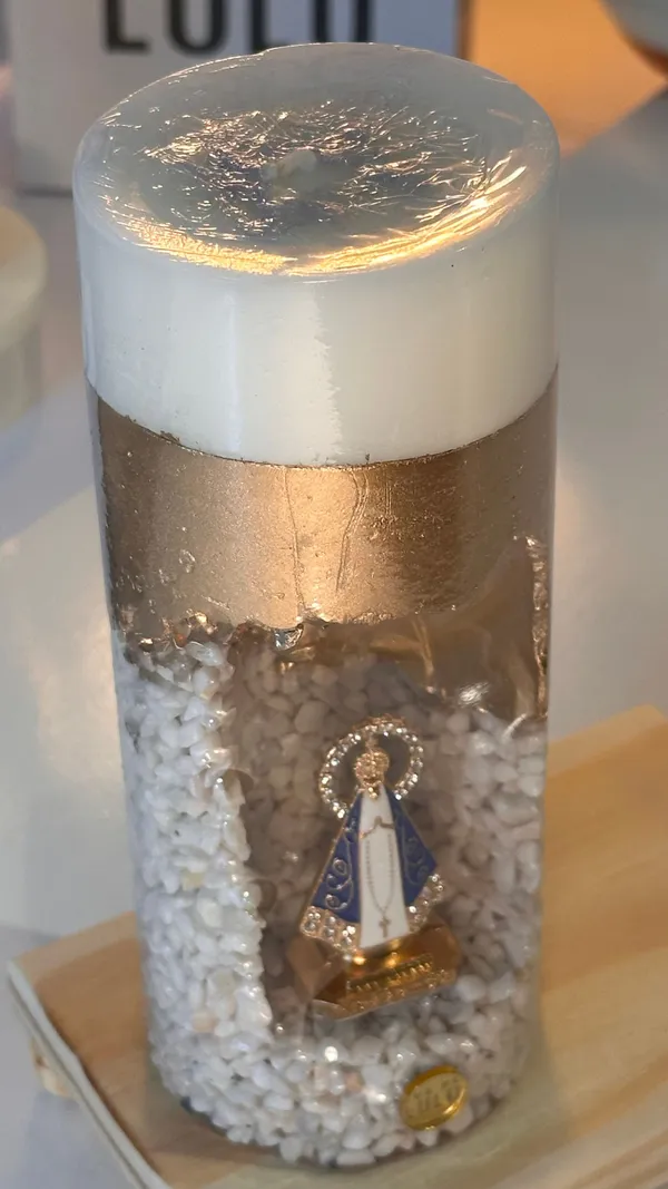 GRUTA DALOMITA NATURAL COM DOURADO  - imagem 5
