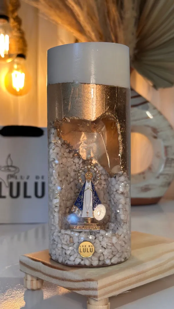GRUTA DALOMITA NATURAL COM DOURADO  - imagem 1
