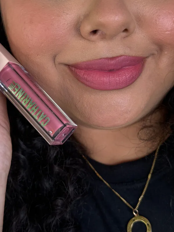 Batom líquido matte cor Kiss - Catharine Hill  - imagem 2