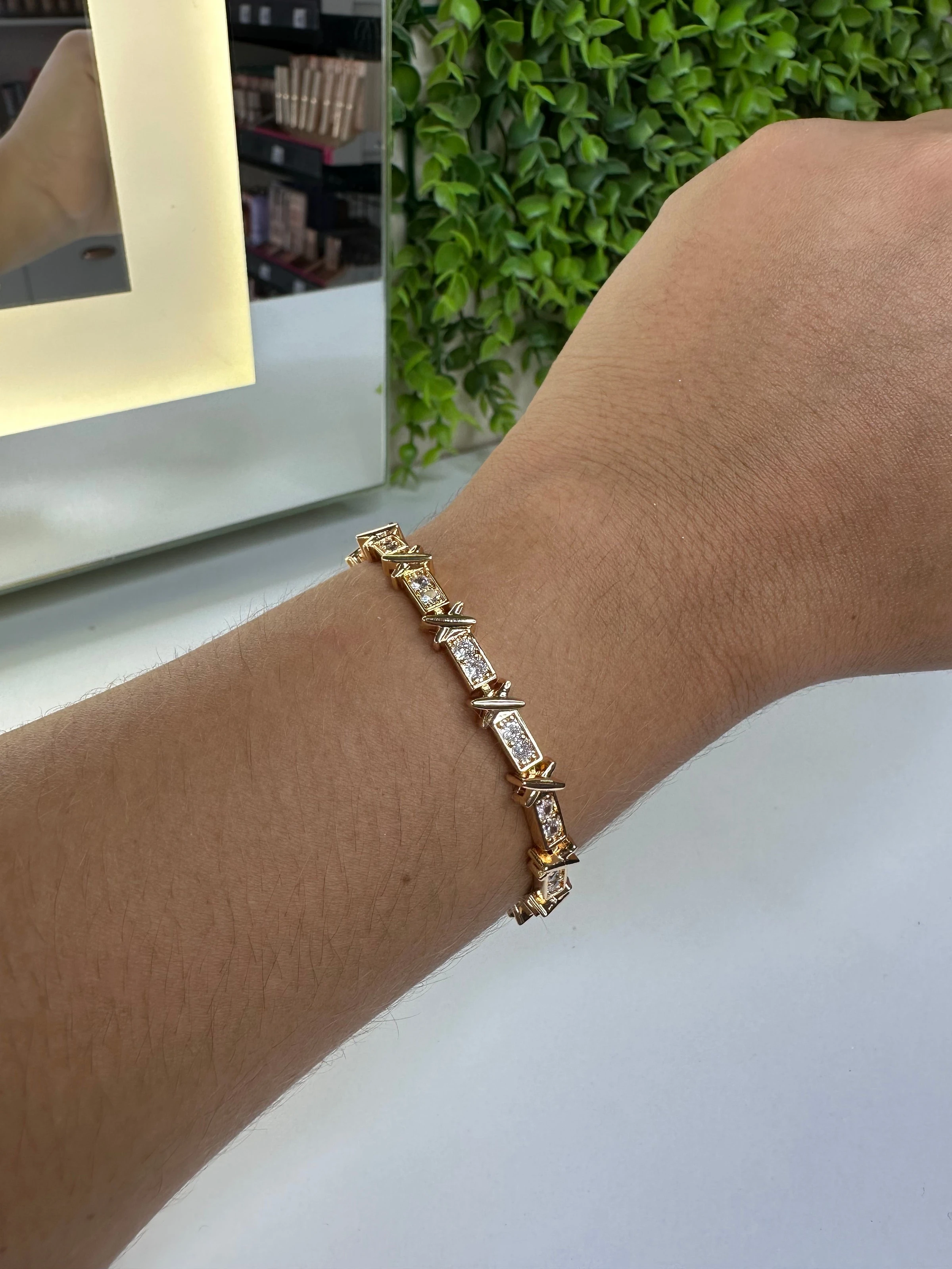 Pulseira dourada cravejada - 1
