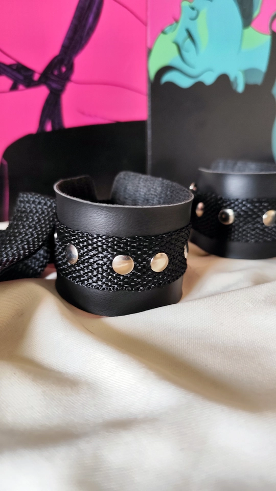 Braceletes com tiras de amarrar - 1