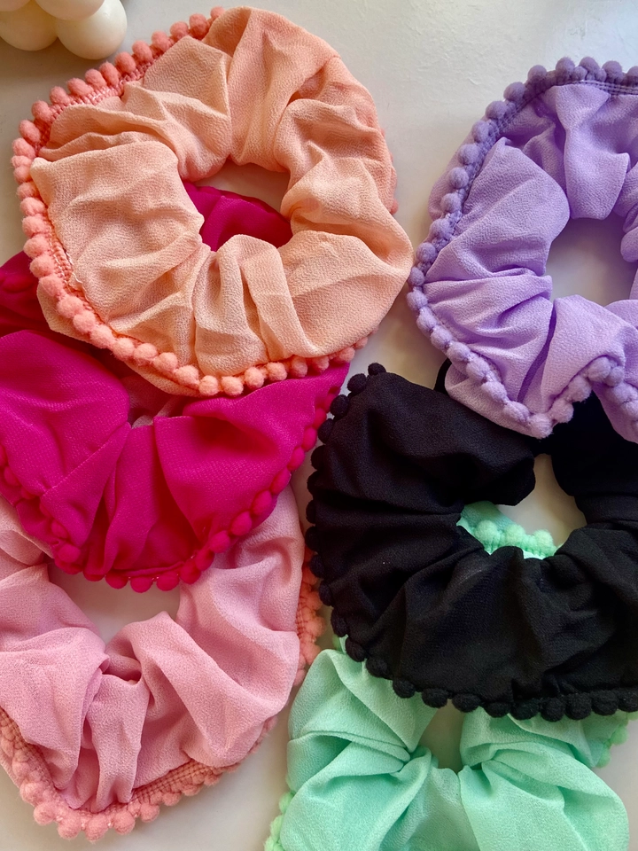Scrunchie de pompom
