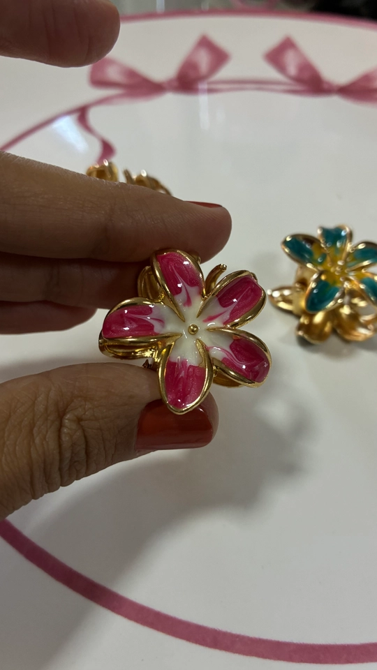 Pregadeira flor esmaltada- P - 2