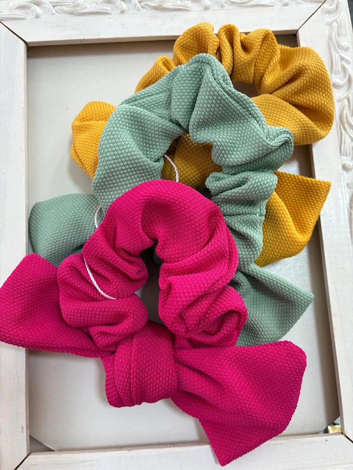 Scrunchies de laço 